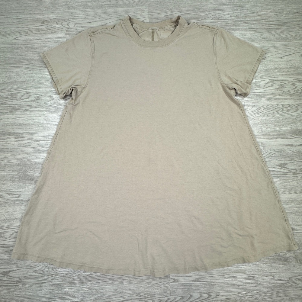 Lululemon Women Short Sleeve T-Shirt A-Line Crew Neck Tan Size 10 Logo Tee
